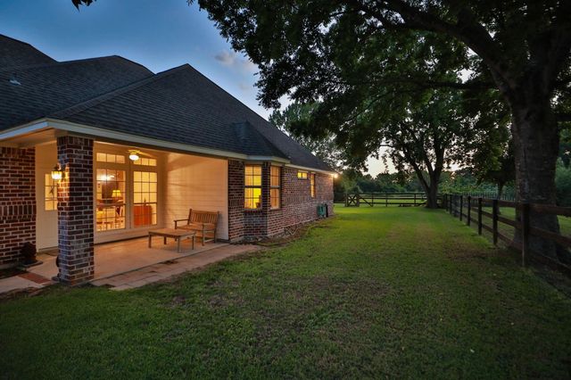 535 Hunters Creek Way, Hockley, TX 77447