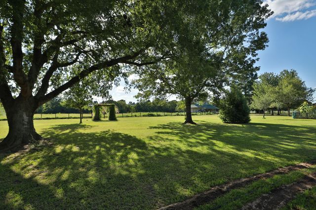 535 Hunters Creek Way, Hockley, TX 77447