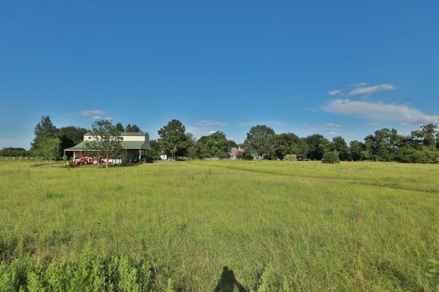 535 Hunters Creek Way, Hockley, TX 77447