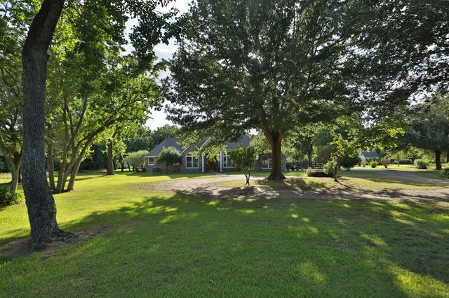 535 Hunters Creek Way, Hockley, TX 77447