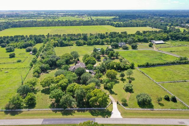 535 Hunters Creek Way, Hockley, TX 77447
