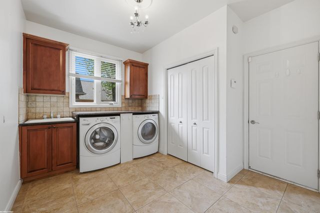 16465 Bishopsgate Drive, Macomb Twp, MI 48044
