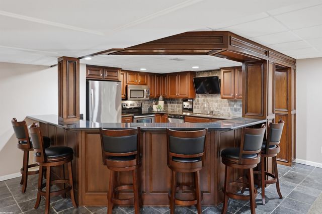 16465 Bishopsgate Drive, Macomb Twp, MI 48044