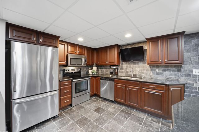 16465 Bishopsgate Drive, Macomb Twp, MI 48044
