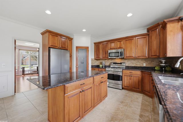 16465 Bishopsgate Drive, Macomb Twp, MI 48044