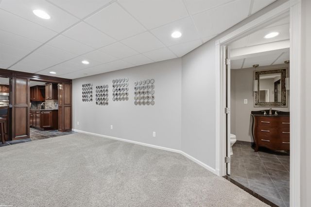 16465 Bishopsgate Drive, Macomb Twp, MI 48044