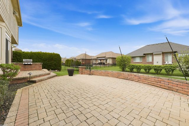 16465 Bishopsgate Drive, Macomb Twp, MI 48044