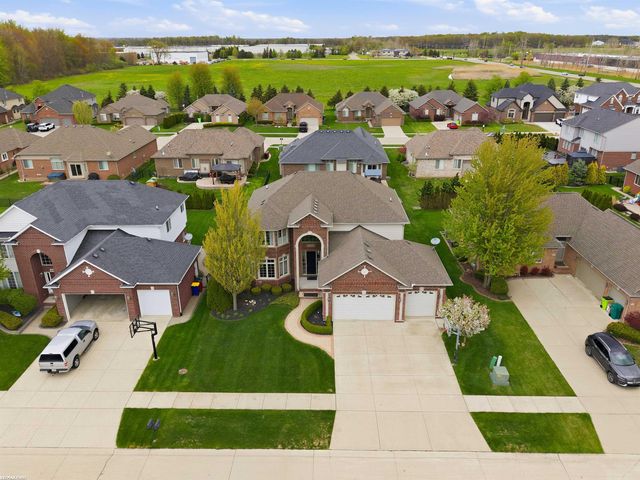 16465 Bishopsgate Drive, Macomb Twp, MI 48044