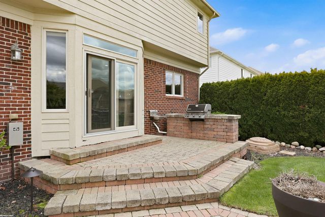 16465 Bishopsgate Drive, Macomb Twp, MI 48044