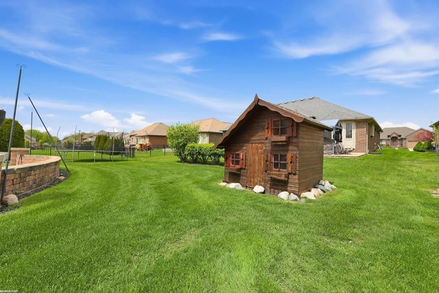 16465 Bishopsgate Drive, Macomb Twp, MI 48044