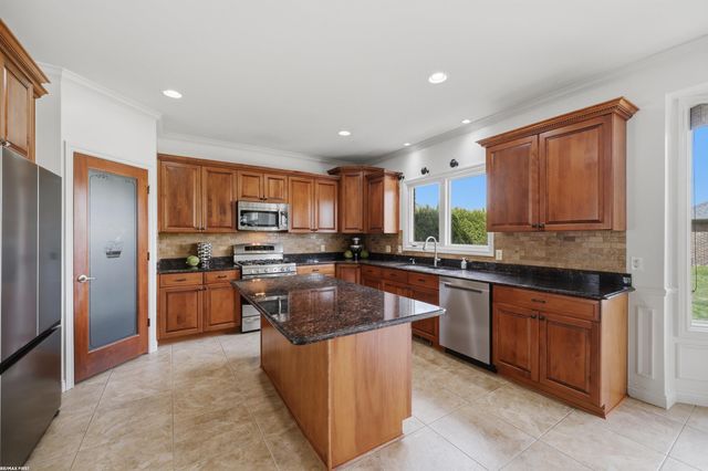 16465 Bishopsgate Drive, Macomb Twp, MI 48044