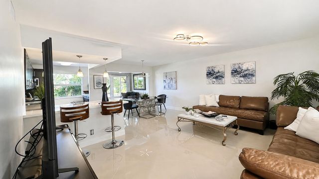 34 Colonial Club Drive 202, Boynton Beach, FL 33435