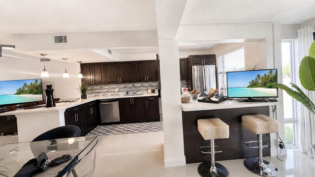 34 Colonial Club Drive 202, Boynton Beach, FL 33435
