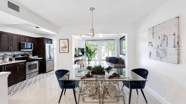 34 Colonial Club Drive 202, Boynton Beach, FL 33435