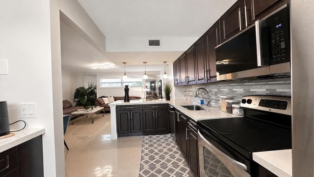 34 Colonial Club Drive 202, Boynton Beach, FL 33435