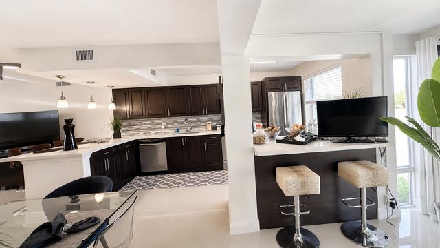 34 Colonial Club Drive 202, Boynton Beach, FL 33435