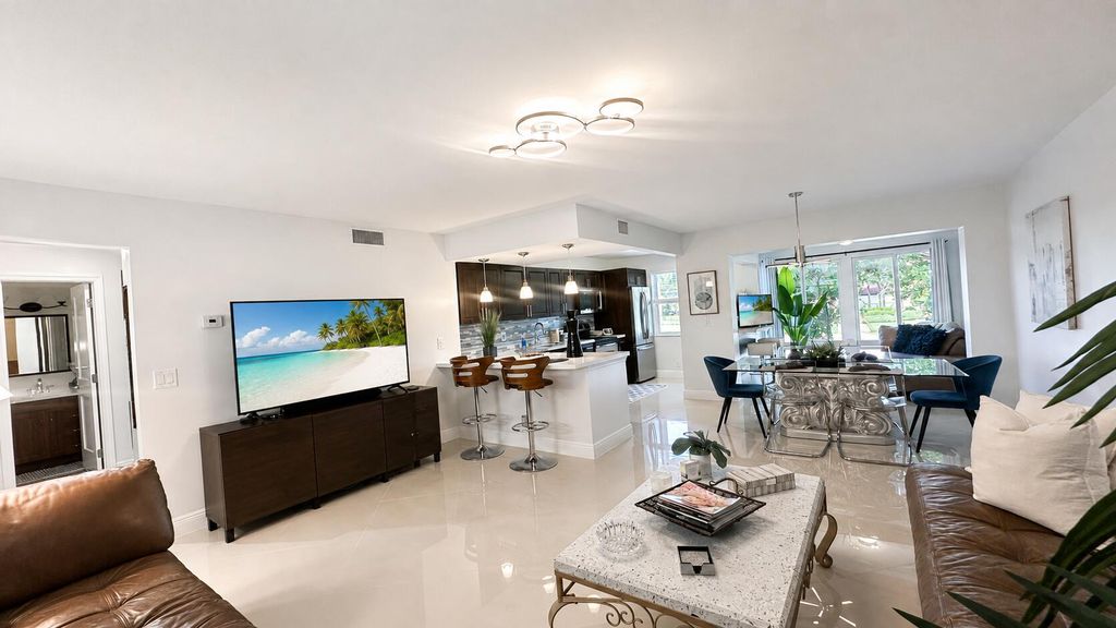 34 Colonial Club Drive 202, Boynton Beach, FL 33435