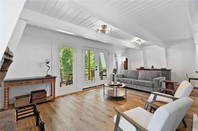 18 Oriole Drive, White, GA 30184