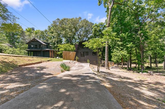 18 Oriole Drive, White, GA 30184
