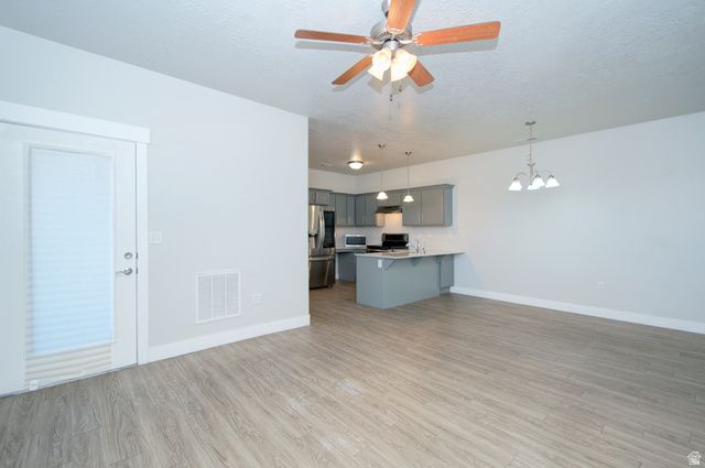 34 W SILVER SPRINGS DR, Vineyard, UT 84059