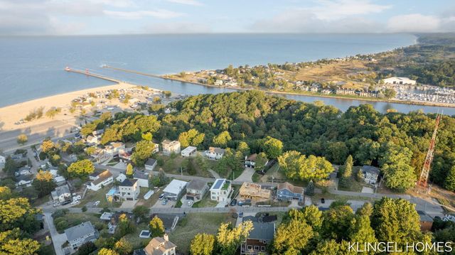 140 Prospect Street, Grand Haven City, MI 49417