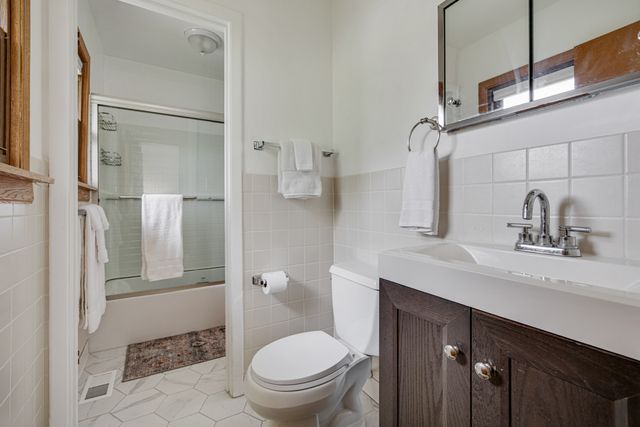 298 Peach Tree Lane, Elk Grove Village, IL 60007