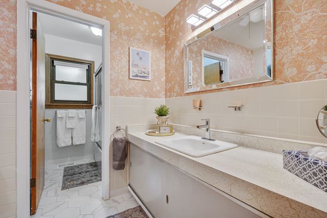 298 Peach Tree Lane, Elk Grove Village, IL 60007