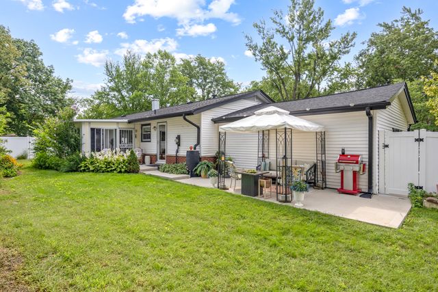 298 Peach Tree Lane, Elk Grove Village, IL 60007