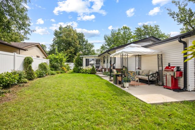 298 Peach Tree Lane, Elk Grove Village, IL 60007