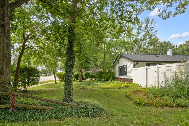 298 Peach Tree Lane, Elk Grove Village, IL 60007