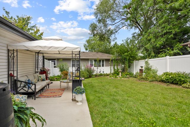 298 Peach Tree Lane, Elk Grove Village, IL 60007