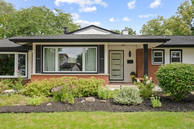 298 Peach Tree Lane, Elk Grove Village, IL 60007