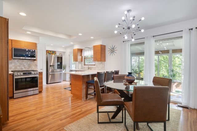 298 Peach Tree Lane, Elk Grove Village, IL 60007