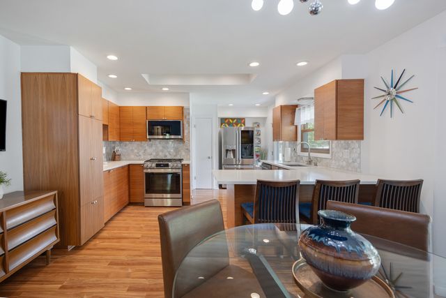 298 Peach Tree Lane, Elk Grove Village, IL 60007