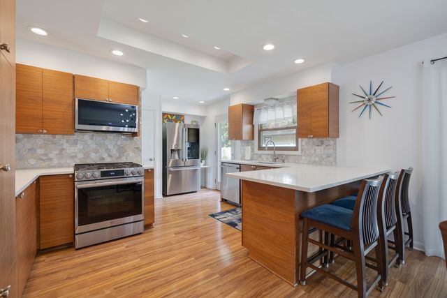 298 Peach Tree Lane, Elk Grove Village, IL 60007