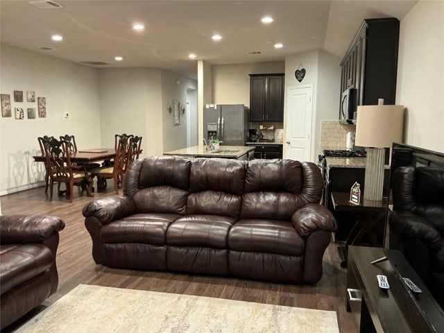 4030 Emperor Valley Lane, Baytown, TX 77521