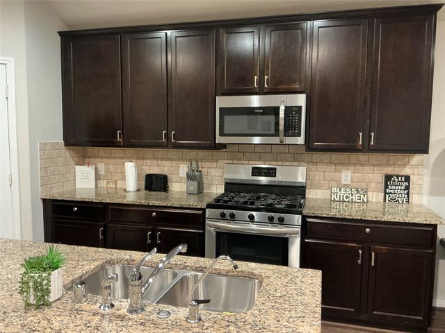 4030 Emperor Valley Lane, Baytown, TX 77521