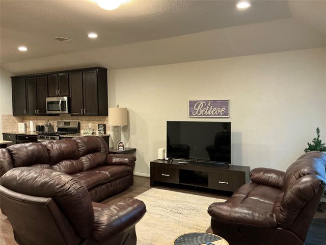 4030 Emperor Valley Lane, Baytown, TX 77521