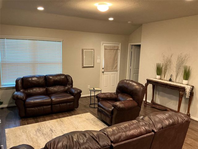 4030 Emperor Valley Lane, Baytown, TX 77521