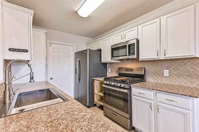 911 Ruth Circle, Texas City, TX 77591