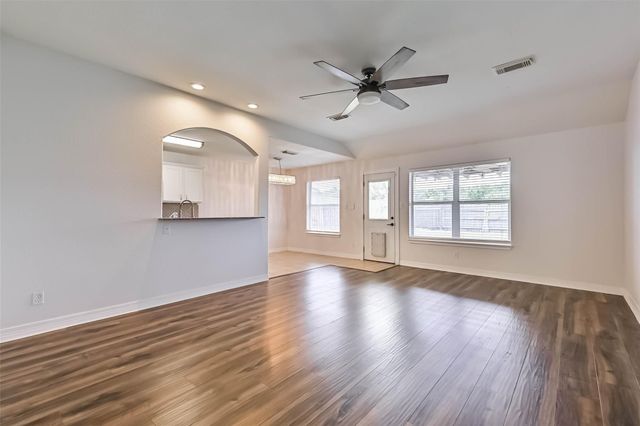 911 Ruth Circle, Texas City, TX 77591