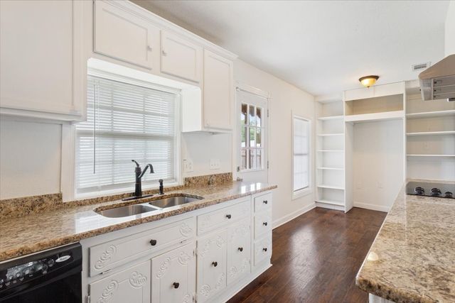 102 E Southland Avenue, Marlin, TX 76661