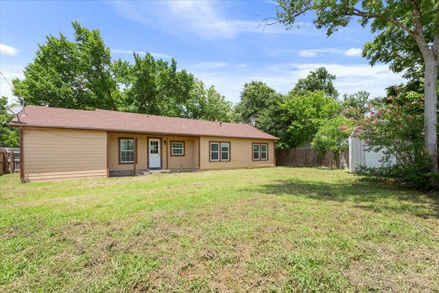 102 E Southland Avenue, Marlin, TX 76661