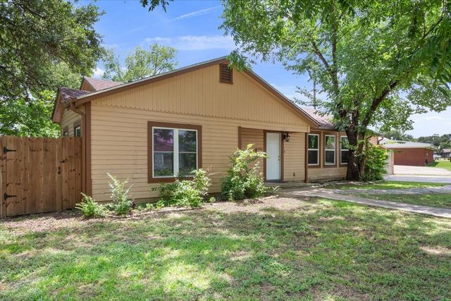 102 E Southland Avenue, Marlin, TX 76661