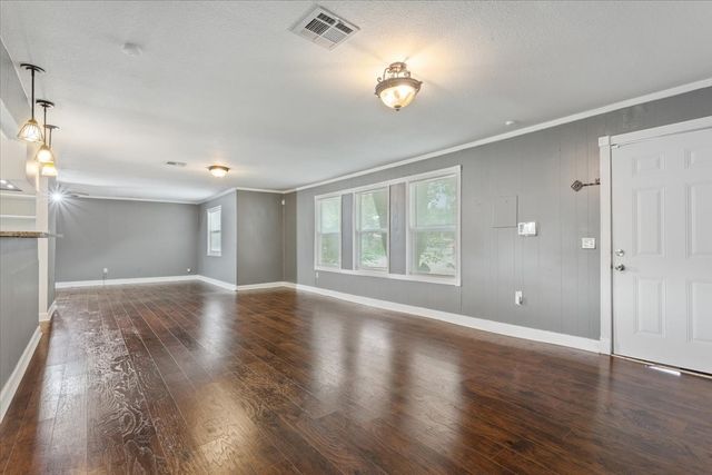 102 E Southland Avenue, Marlin, TX 76661