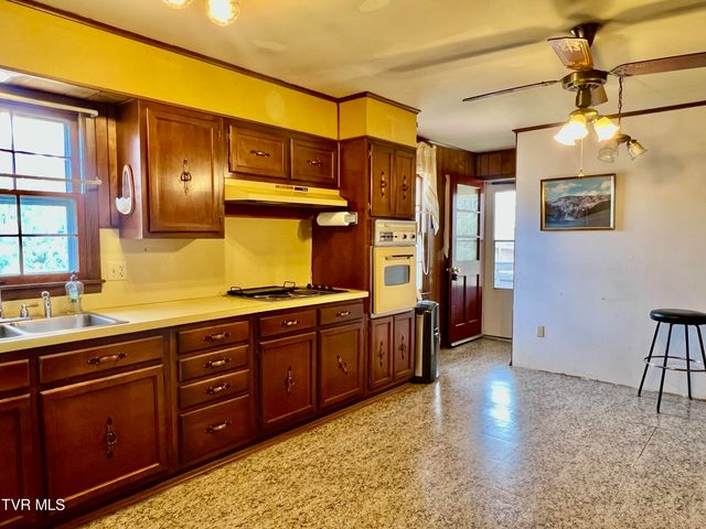 237 Southeast Grandview Drive, Wise, VA 24293