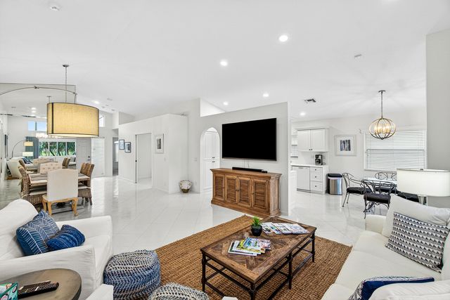 6594 Sun River Road, Boynton Beach, FL 33437