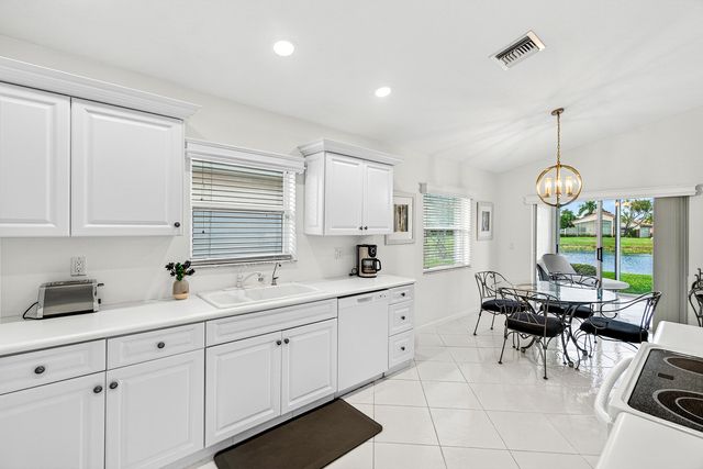 6594 Sun River Road, Boynton Beach, FL 33437