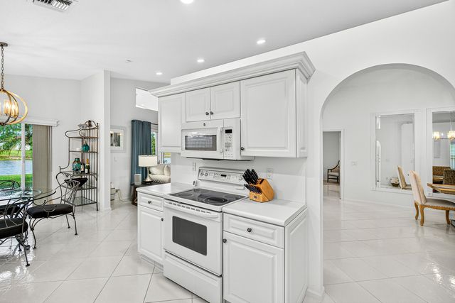 6594 Sun River Road, Boynton Beach, FL 33437