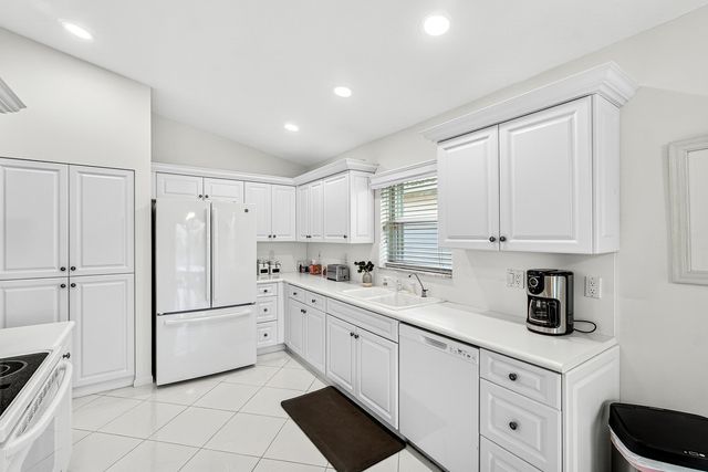 6594 Sun River Road, Boynton Beach, FL 33437